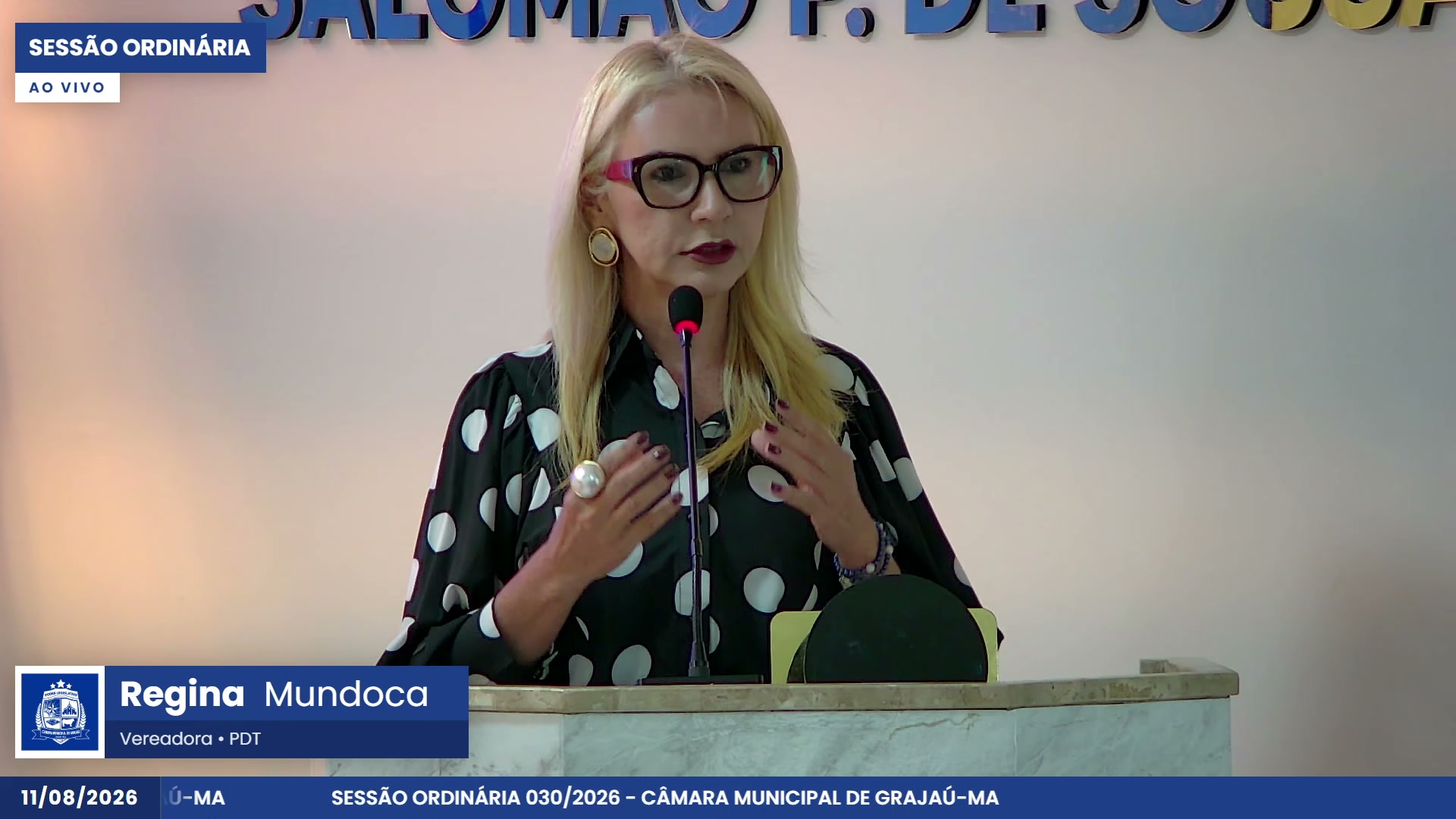 Vereadora Regina Mundoca na tribuna da Câmara de Grajaú