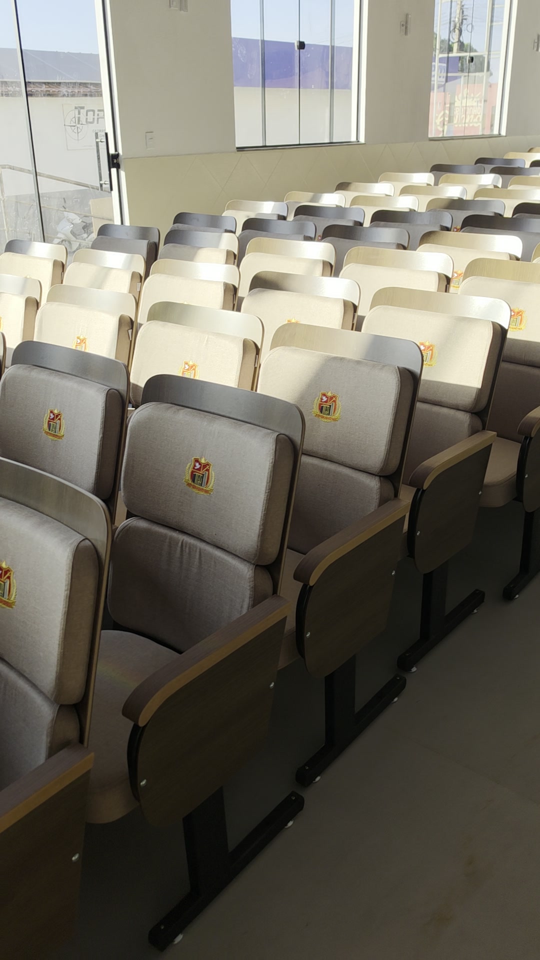 As novas poltronas, com o emblema da AD Grajaú – Setor Rodoviário
